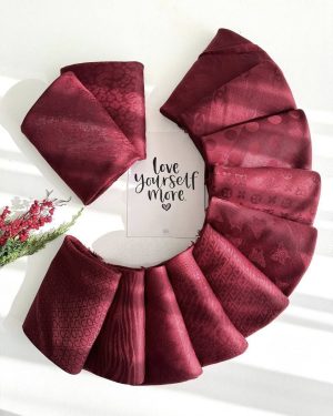 شال زرشکی چهارفصل